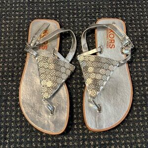 Micheal Kors silver flats Size 7 in very good condition